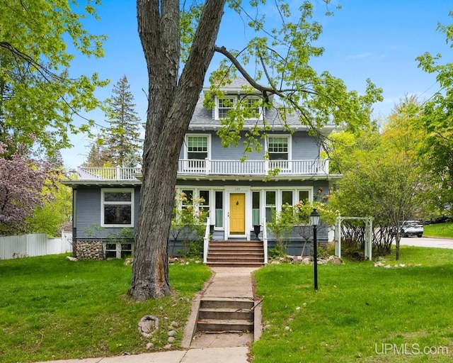 624 E G St, Iron Mountain, MI 49801 - view of front of property featuring a balcony
