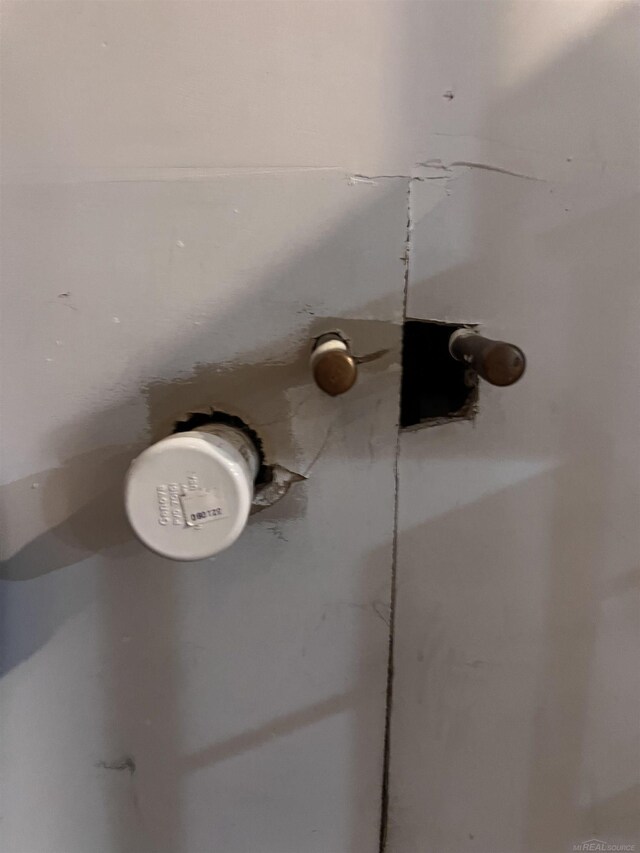 815 Cove Rd, Wales, MI 48027 - detailed view of a smoke detector