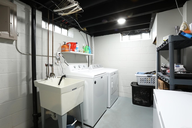 23300 Allor St, Saint Clair Shores, MI 48082 - laundry room with washer and dryer