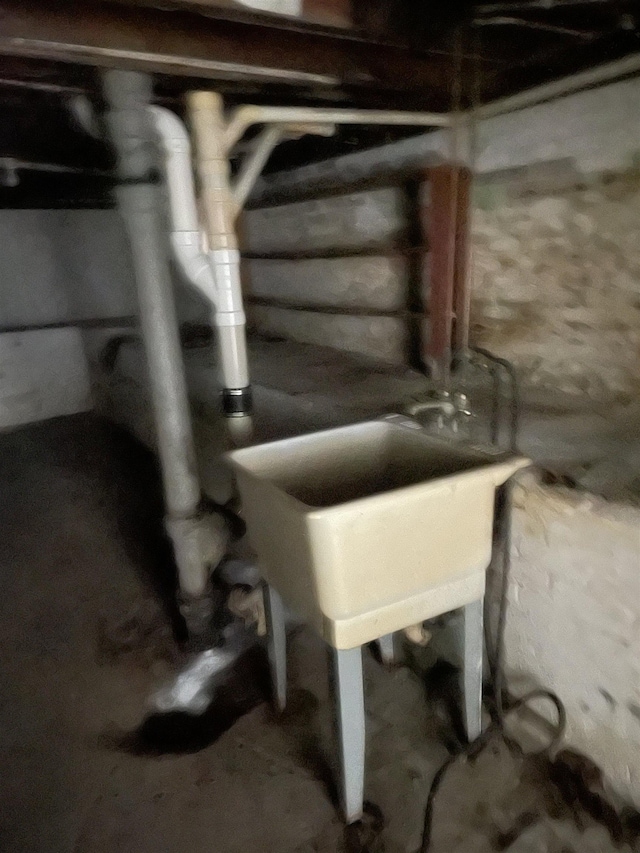 1625 N Oakley St, Saginaw, MI 48602 - view of utility room