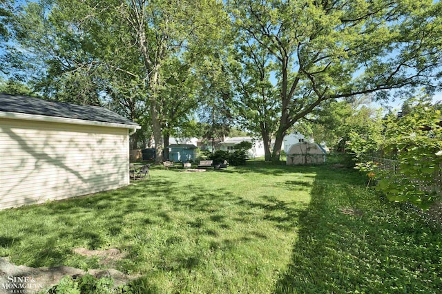 622 Kendon Dr, Lansing, MI 48910 - view of grassy yard