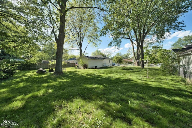 622 Kendon Dr, Lansing, MI 48910 - view of yard