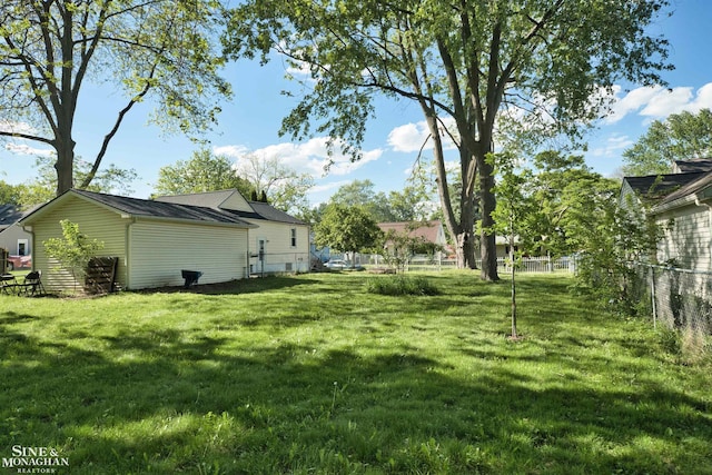 622 Kendon Dr, Lansing, MI 48910 - view of yard