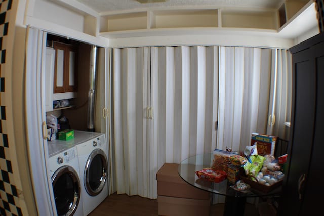 11330 Packard Ave, Warren, MI 48089 - laundry room with washing machine and dryer and dark wood-style flooring