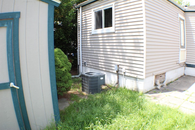 11330 Packard Ave, Warren, MI 48089 - view of side of property with central AC unit