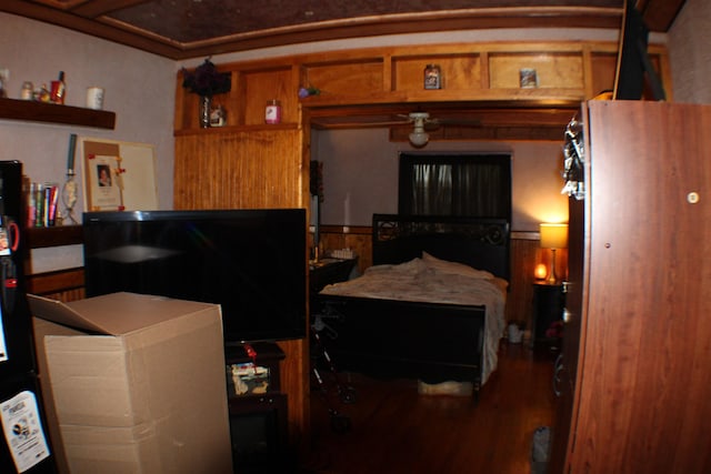 11330 Packard Ave, Warren, MI 48089 - bedroom featuring wood finished floors