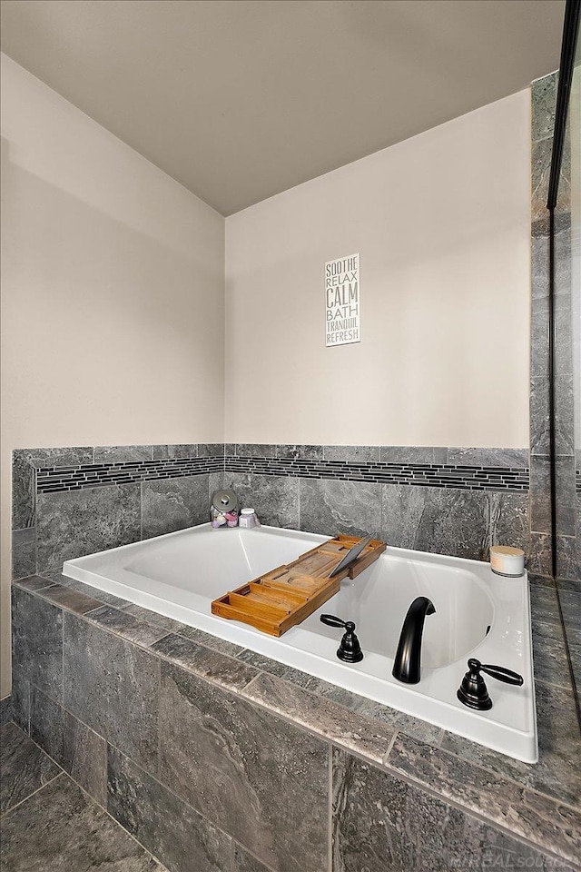 29696 Kevin Rd, New Baltimore, MI 48051 - bathroom featuring a bath
