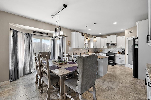 29696 Kevin Rd, New Baltimore, MI 48051 - dining area with recessed lighting and baseboards
