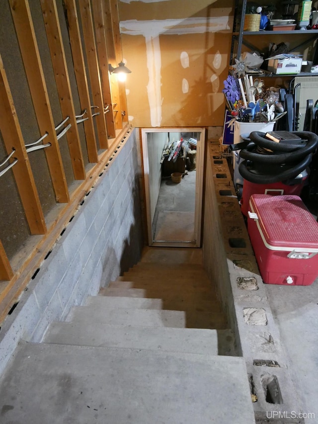 26514 Hendrickson Rd, Calumet, MI 49913 - view of stairway