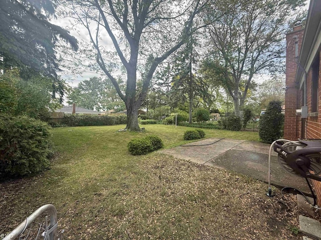 26167 Fairfield Ave, Warren, MI 48089 - view of yard featuring a patio