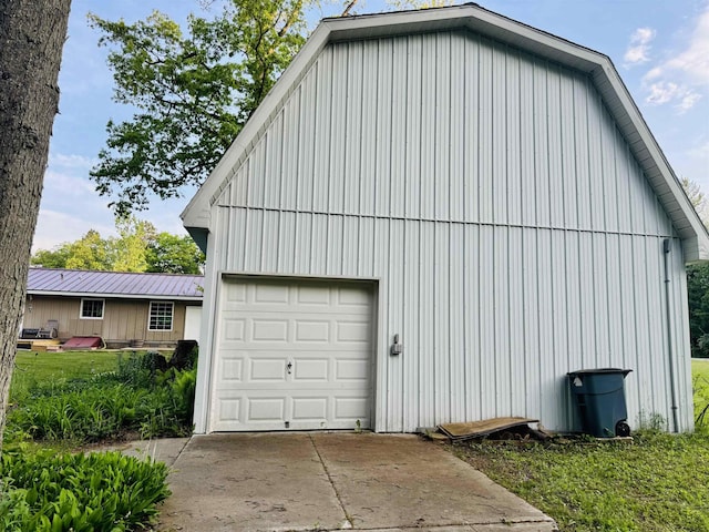 6223 E Townline Lake Rd, Harrison, MI 48625 - garage with driveway