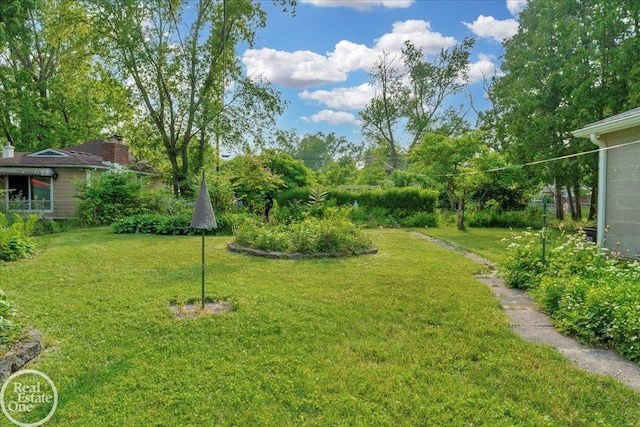 18467 Pershing St, Livonia, MI 48152 - view of green lawn