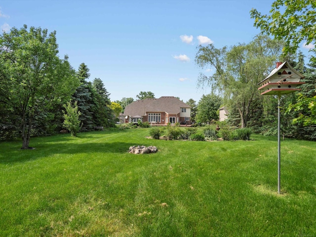 15158 Towering Oaks Dr, Shelby Twp, MI 48315 - view of grassy yard