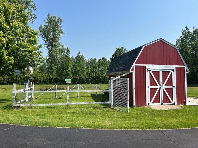 6586 N Coleman Rd, Coleman, MI 48618 - view of barn