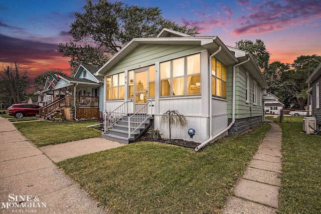 1317 Oak St, Port Huron, MI 48060 - view of front facade featuring a front yard