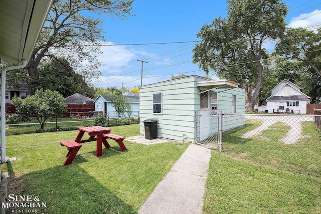 1317 Oak St, Port Huron, MI 48060 - view of yard