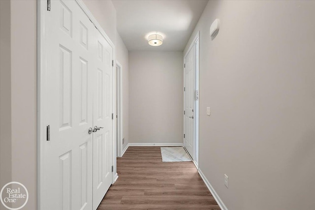 3095 Bridgewater Rd Unit # 30, Auburn Hills, MI 48326 - hall featuring wood finished floors and baseboards