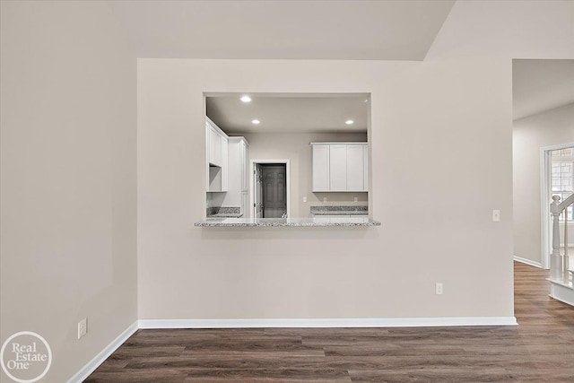 3095 Bridgewater Rd Unit # 30, Auburn Hills, MI 48326 - kitchen featuring white cabinetry, dark wood-type flooring, baseboards, and recessed lighting