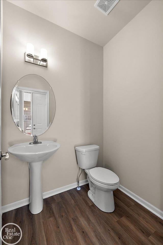 3095 Bridgewater Rd Unit # 30, Auburn Hills, MI 48326 - bathroom featuring wood finished floors, baseboards, and toilet