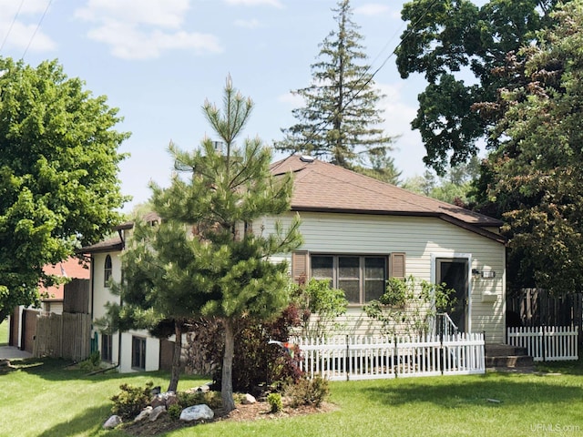 801 S Hemlock St, Iron Mountain, MI 49801 - view of front facade