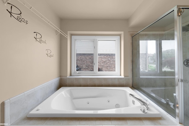 45259 Yorkshire Dr, Macomb, MI 48044 - full bath featuring a jetted tub