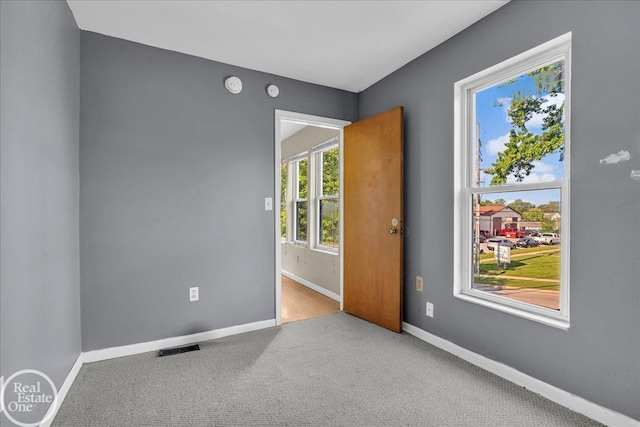 1401 Stanton St, Port Huron, MI 48060 - unfurnished room with carpet flooring and a smoke detector