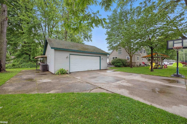 724 Columbia St, Algonac, MI 48001 - view of detached garage