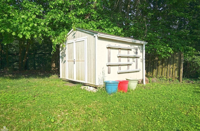 432 Eagle Pass St, Lapeer, MI 48446 - view of shed