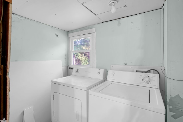 432 Eagle Pass St, Lapeer, MI 48446 - laundry room featuring separate washer and dryer