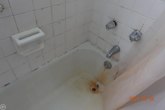1321 Cornell Rd, Muskegon, MI 49441 - bathroom view of a bath