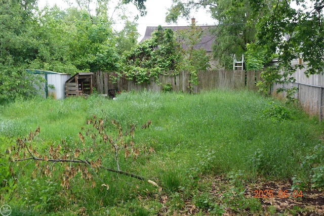 1321 Cornell Rd, Muskegon, MI 49441 - view of yard