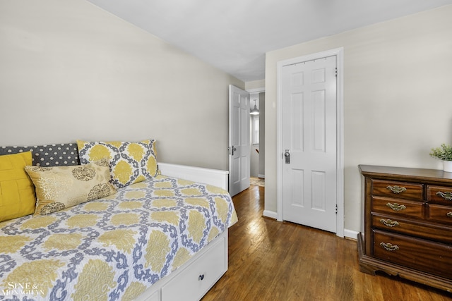 1984 Lancaster St, Grosse Pointe Woods, MI 48236 - bedroom featuring wood finished floors and baseboards