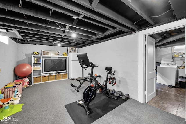 1984 Lancaster St, Grosse Pointe Woods, MI 48236 - workout area featuring washer / dryer
