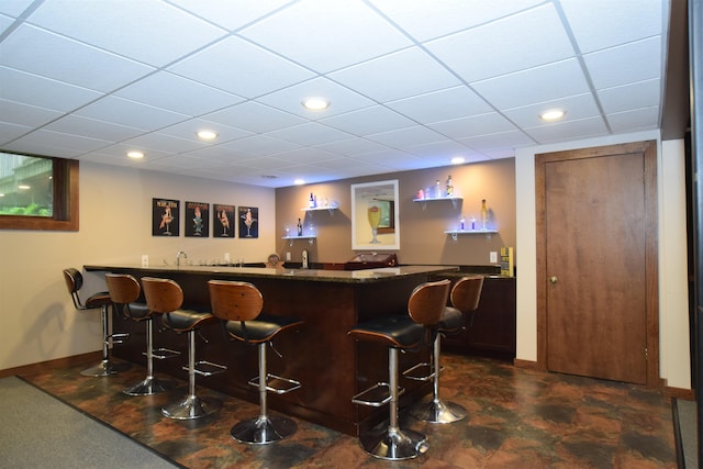 5400 Siebert St, Midland, MI 48640 - indoor wet bar featuring baseboards, a drop ceiling, and recessed lighting