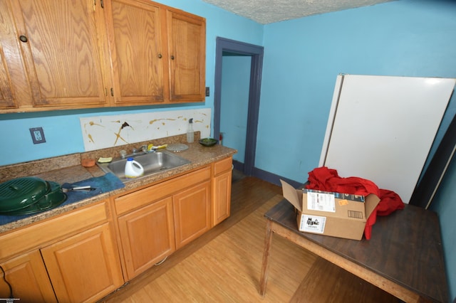17530 Oakdale St, Roseville, MI 48066 - kitchen featuring light wood-style floors and a textured ceiling