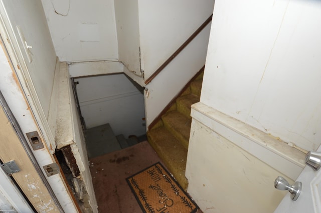 17530 Oakdale St, Roseville, MI 48066 - view of stairway