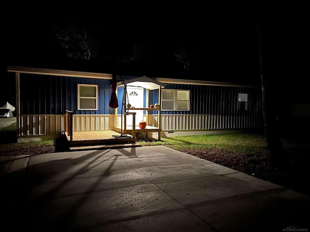 1335 28th St, Manistee, MI 49660 - manufactured / mobile home featuring covered porch