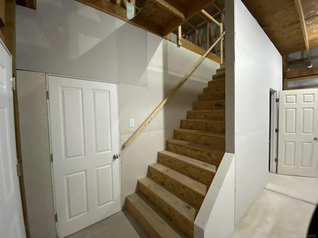1335 28th St, Manistee, MI 49660 - view of stairway