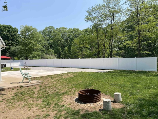 1335 28th St, Manistee, MI 49660 - fenced backyard with a patio area