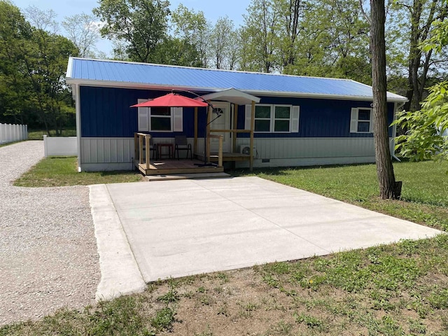 1335 28th St, Manistee, MI 49660 - manufactured / mobile home with a metal roof and a front yard