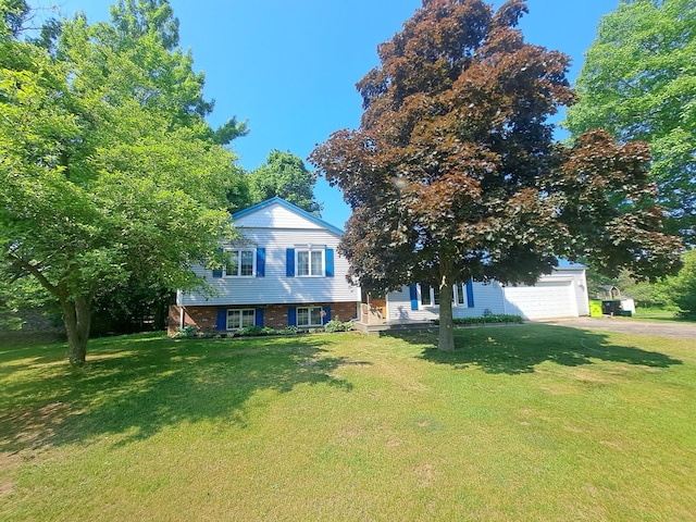 641 Point Dr, Clare, MI 48617