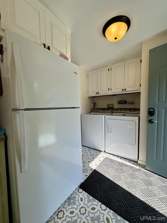 4828 I Rd, Bark River, MI 49807 - laundry area featuring cabinet space and washer and clothes dryer