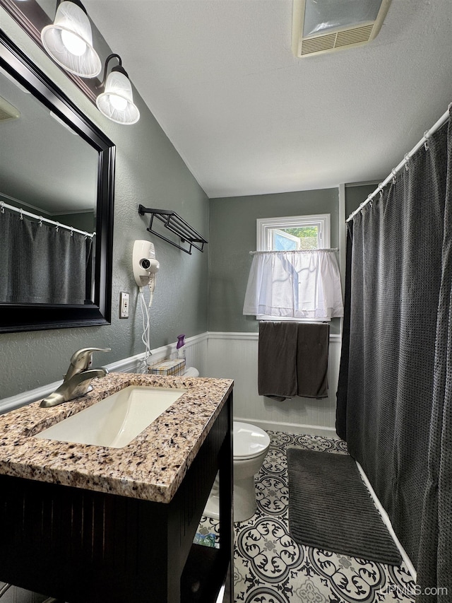 4828 I Rd, Bark River, MI 49807 - full bathroom featuring vanity, wainscoting, and tile patterned floors