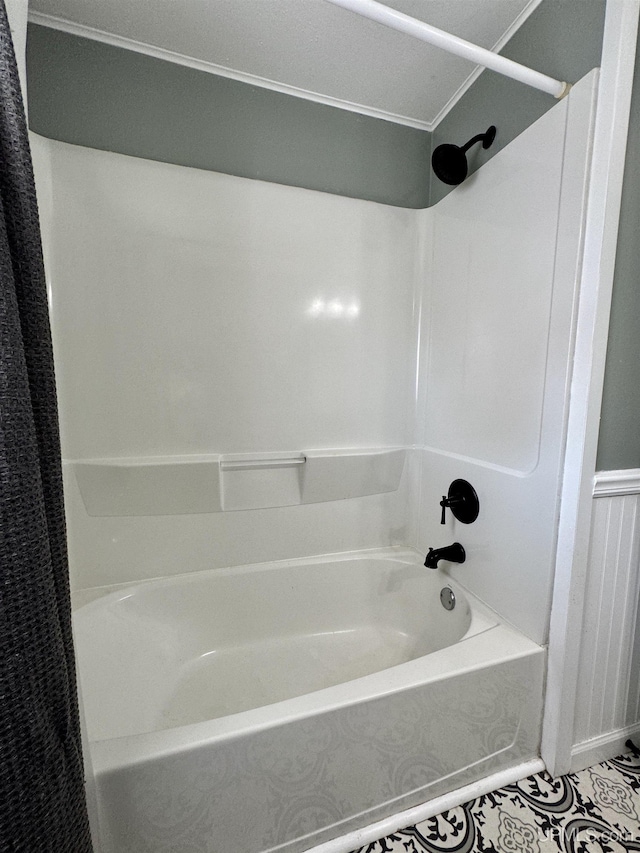 4828 I Rd, Bark River, MI 49807 - full bathroom featuring washtub / shower combination