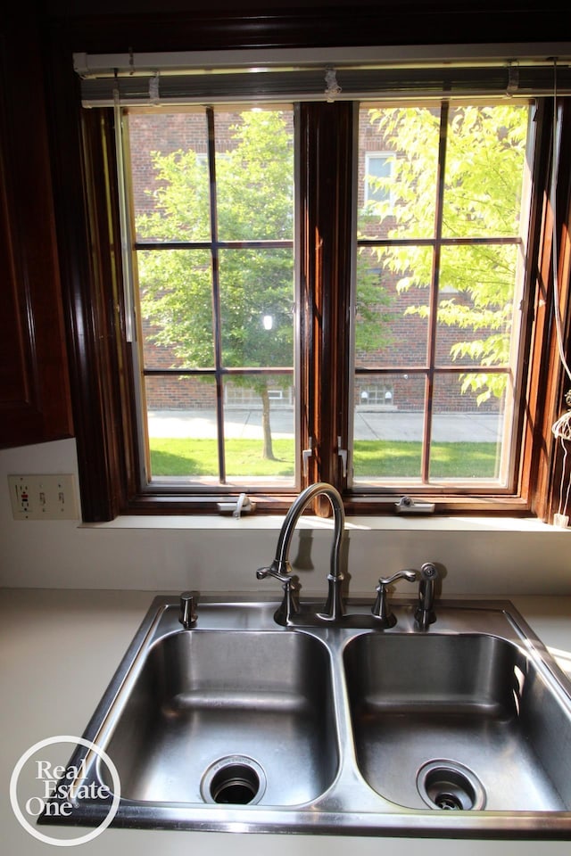 880 Pemberton Rd, Grosse Pointe Park, MI 48230
