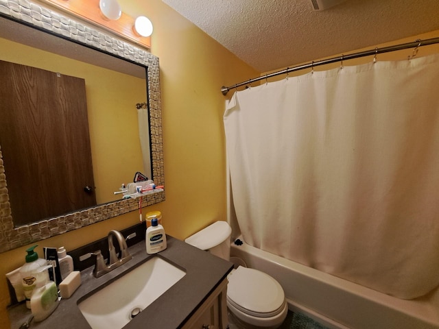 250 Witbeck Dr, Clare, MI 48617 - full bathroom featuring vanity, shower / tub combo with curtain, and a textured ceiling