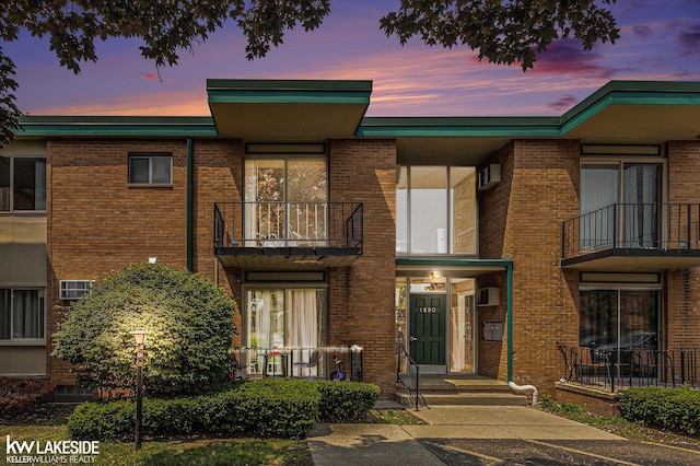 1890 Axtell Dr Unit 5, Troy, MI 48084