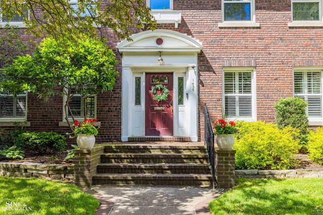 1435 Kensington Ave, Grosse Pointe Park, MI 48230 - entrance to property with brick siding