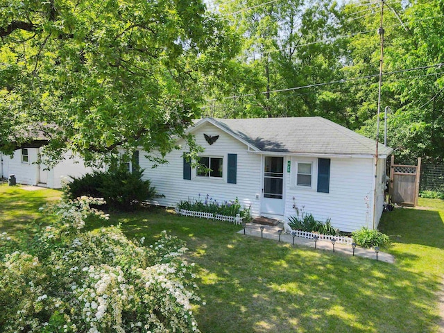 423 W Railway St, Coleman, MI 48618 - view of front of property featuring roof with shingles