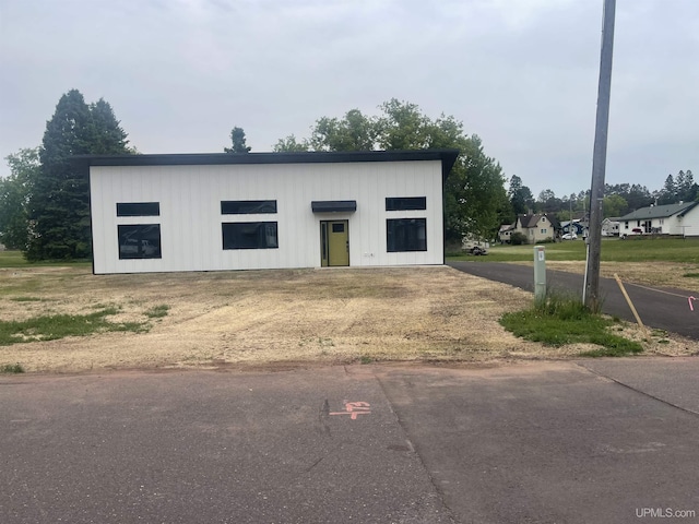 235 W Birch St, Ironwood, MI 49938 - view of garage